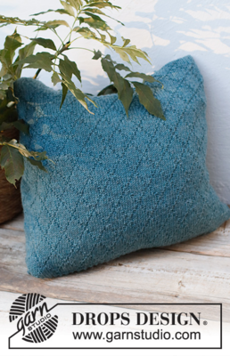 228-57 Deep Sea Diamond Pillow by DROPS Design