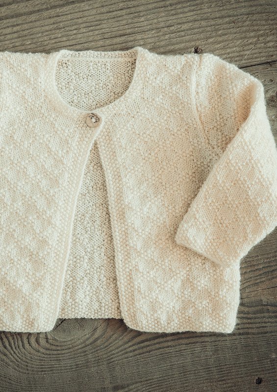 130-1 Vauvan neule helmikuviolla