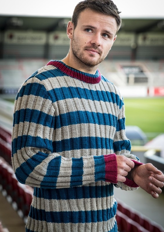 H1737 Ribstrikket herresweater med striber