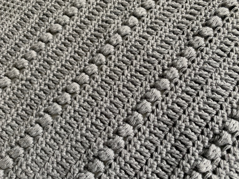 Hæklet håndklæde med perlemasker