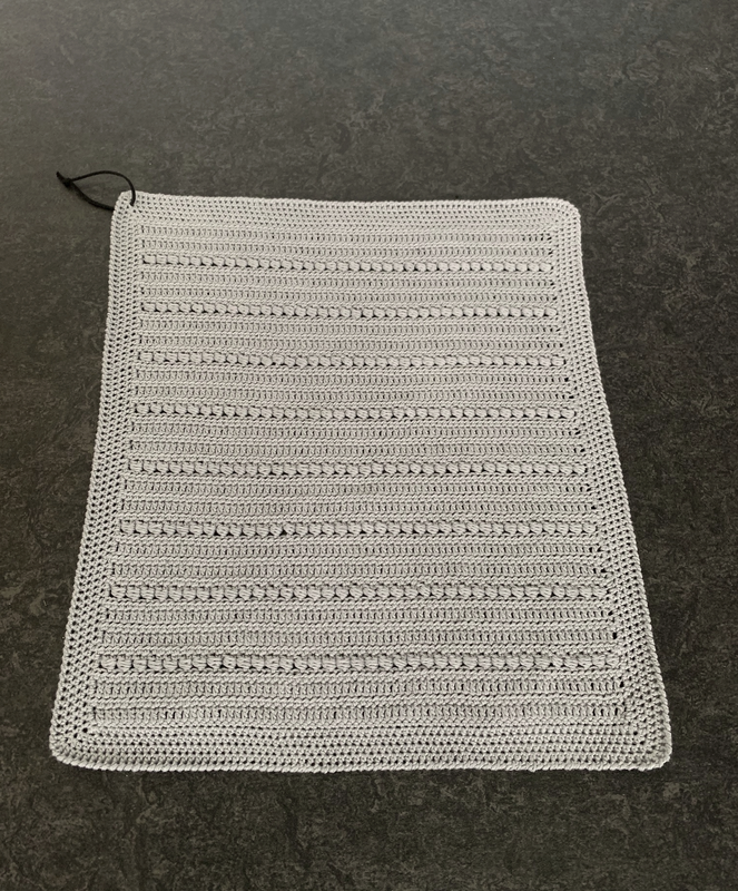 Hæklet håndklæde med perlemasker