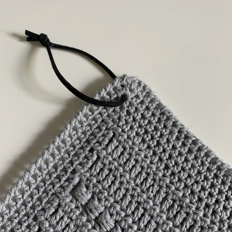 Hæklet håndklæde med perlemasker