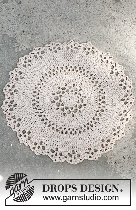 0-1507 Holly Doily by DROPS Design