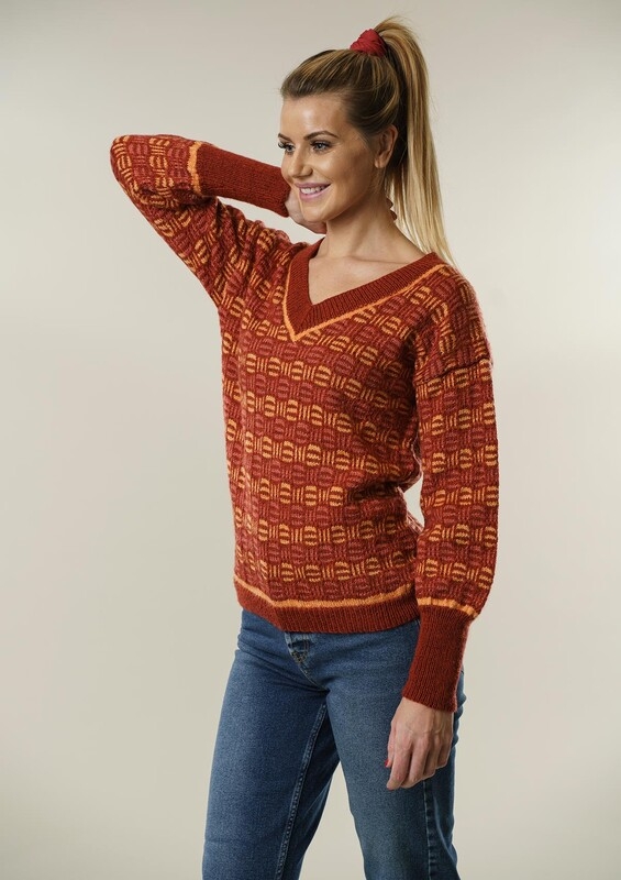 1831 Sweater med tern i vævestrik