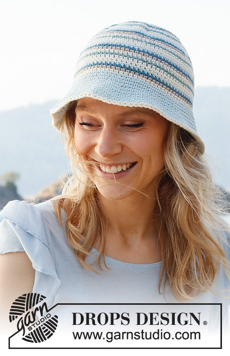 221-42 Blueberry Picking by DROPS Design