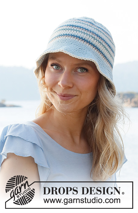 221-42 Blueberry Picking by DROPS Design