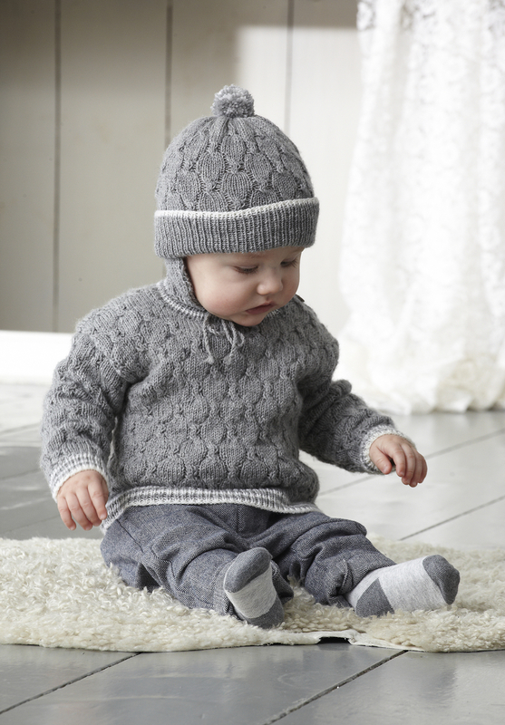 2080 Babybluse og hue med snoninger