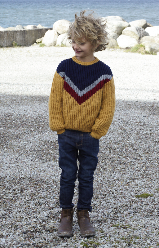 2610 Børnebluse med V-formet mønster