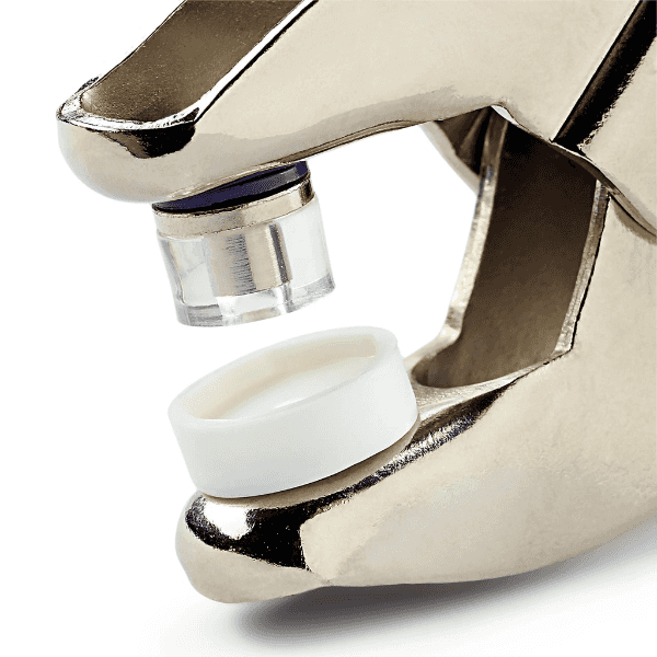 Työkalu muovista painonappia varten