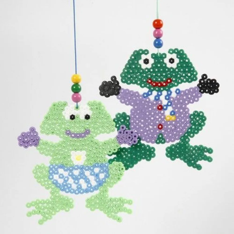 Puuhelmiä eri väreissä