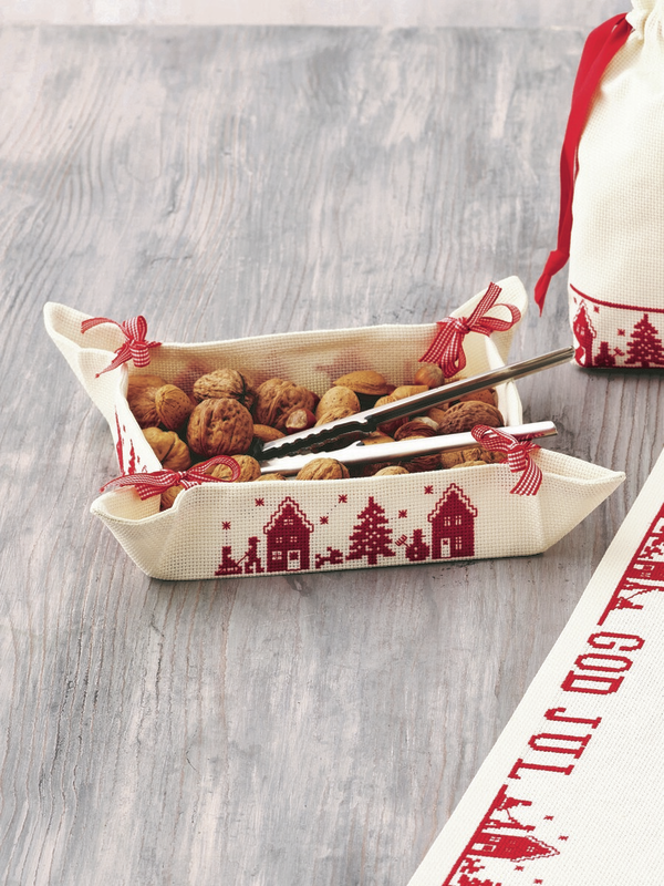 Perminin joulubrodeeraus - Kori taloilla 19x19cm