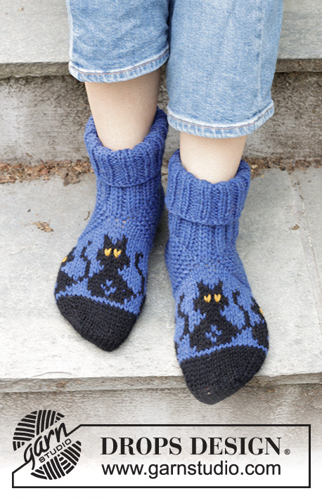 244-44 Bewitched Cat Socks by DROPS Design