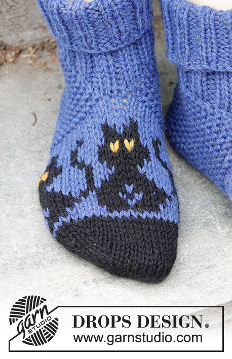 244-44 Bewitched Cat Socks by DROPS Design