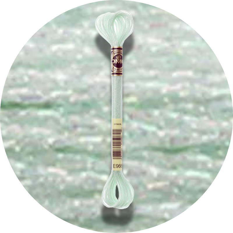 DMC Mouliné Light Effects E966 Helmiäinen pehmeä vihreä