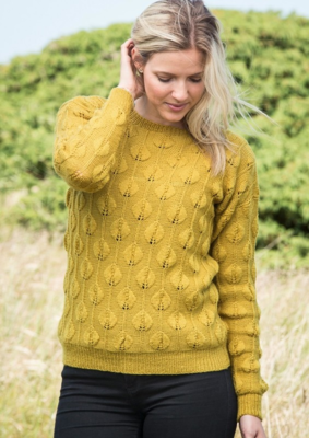 1659 Pitkähihainen lehtikuvioinen pusero