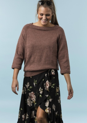 1730 Pusero paljailla olkapäillä