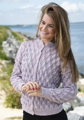 Neuletakki reikäkuviolla